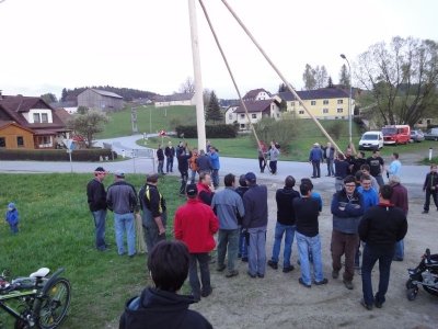 Maibaum Aufstellen