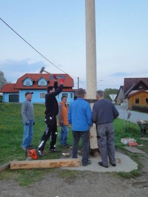 Maibaum Aufstellen